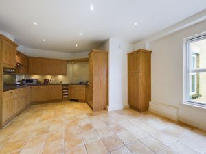 KITCHEN / BREAKFAST ROOM- click for photo gallery